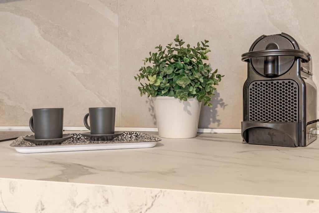 Apartament ¤charme Di Bari¤ Intero Con Design Moderno E